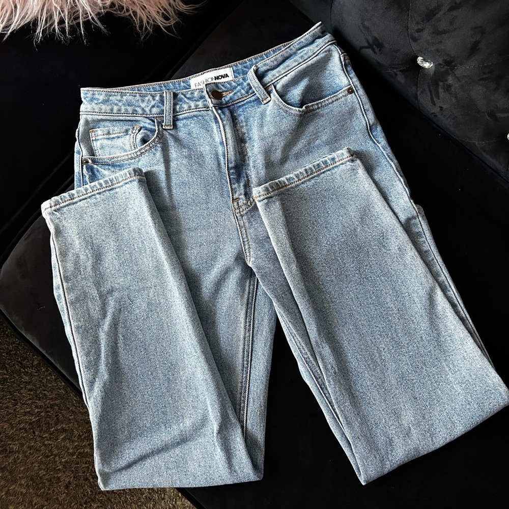Sz 7 Brand new mom jeans Fashion Nova